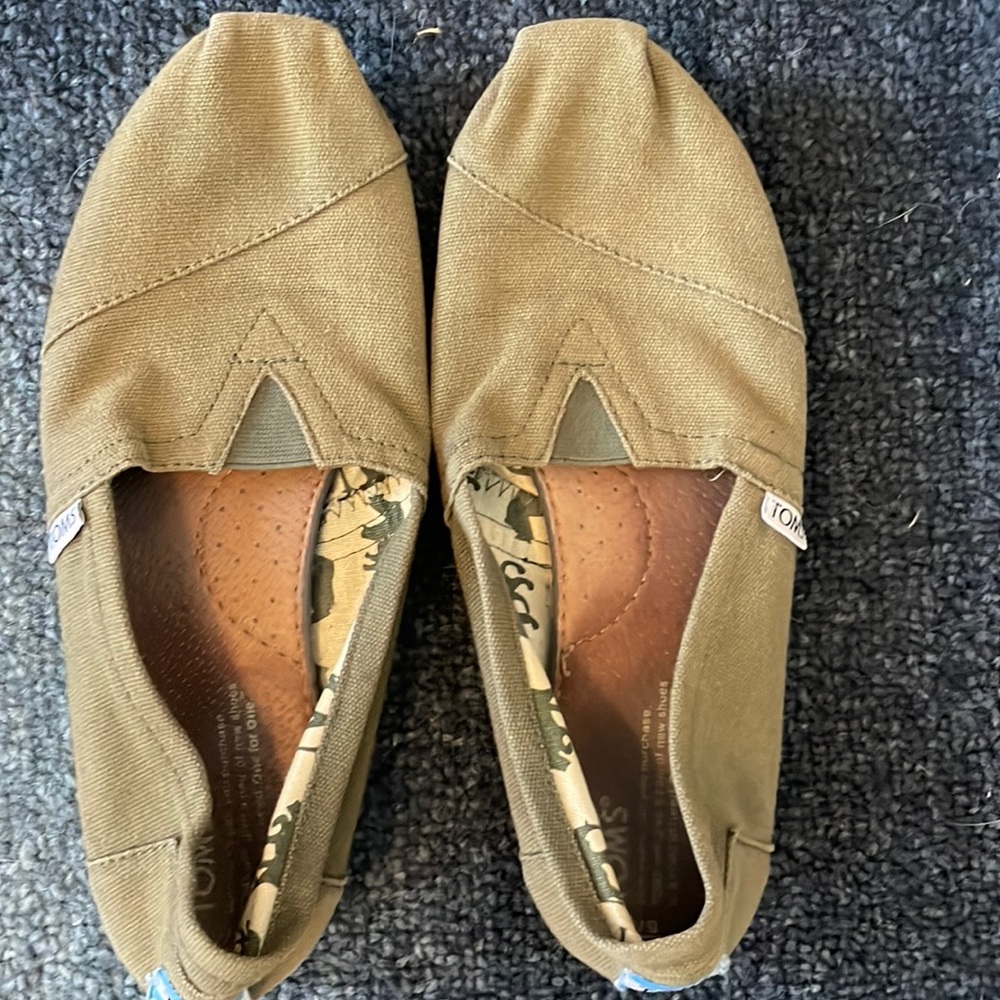 Toms Shoes W size 9